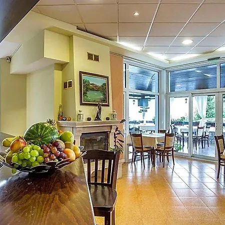 Family Saint Konstantin 3* Κάρτζαλι